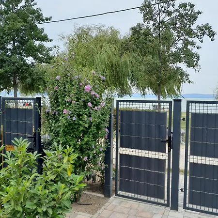 Traumlage Direkt Am Balatonszemes